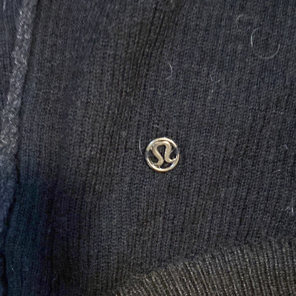 Lululemon reversible cardigan sweater jacket with thumb holes - Picture 3 of 5